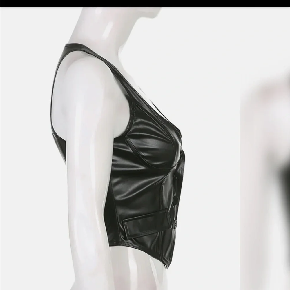 SEXY BODYCON BLACK PU LEATHER CROPPED VEST FAUX POCKETS SIZE LARGE - Picture 3 of 13